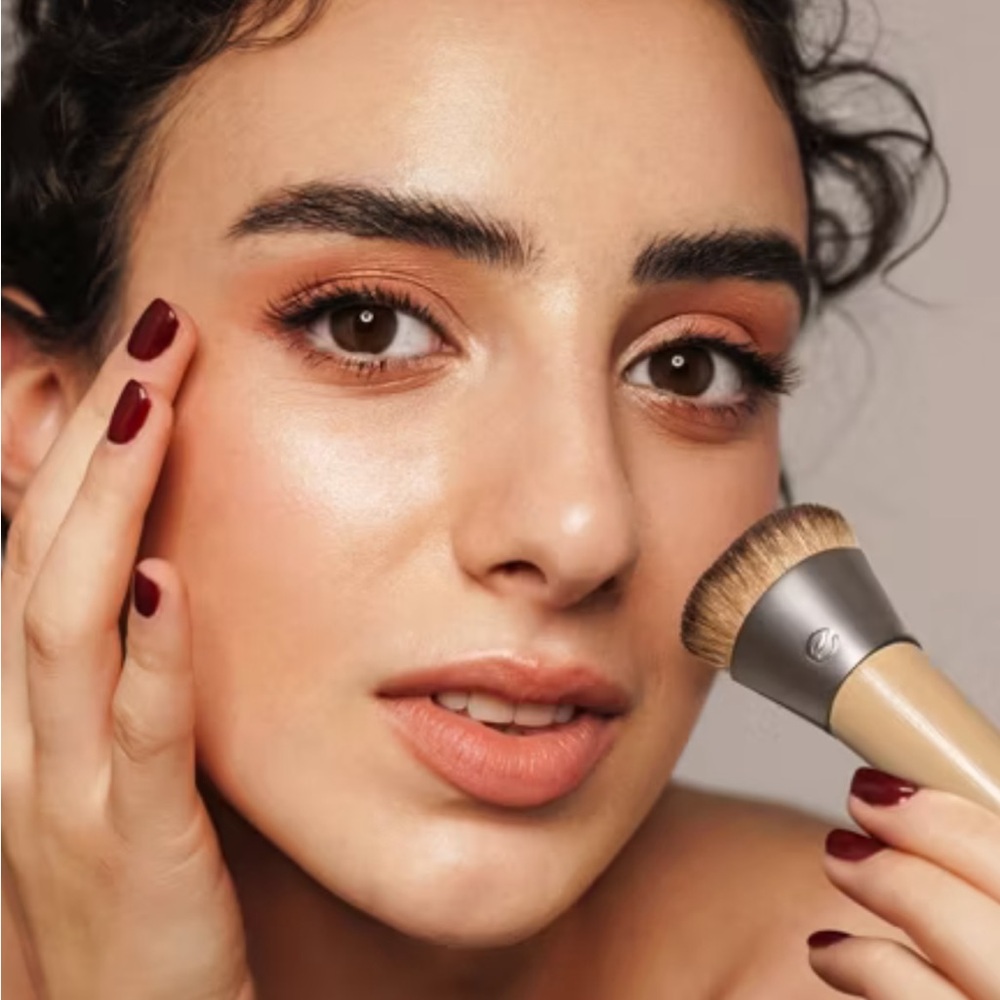 Makeup Brush, Wonder Cover Complexion Brush — EcoTools - Picture 10 of 15